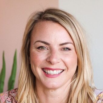 Headshot of Natalie Dusome, the founder of Poppy & Peonies